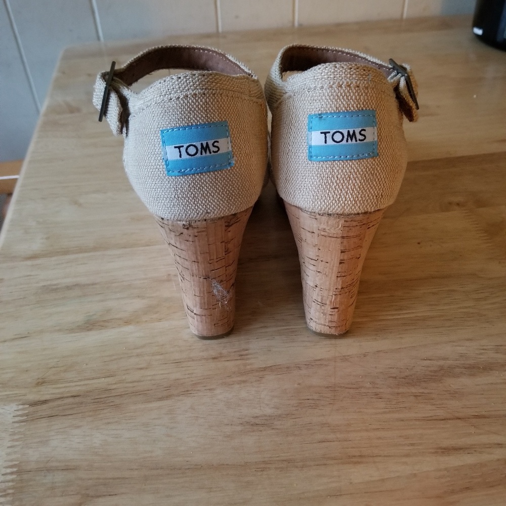 Tom's canvas wedges 7.5 worn once!